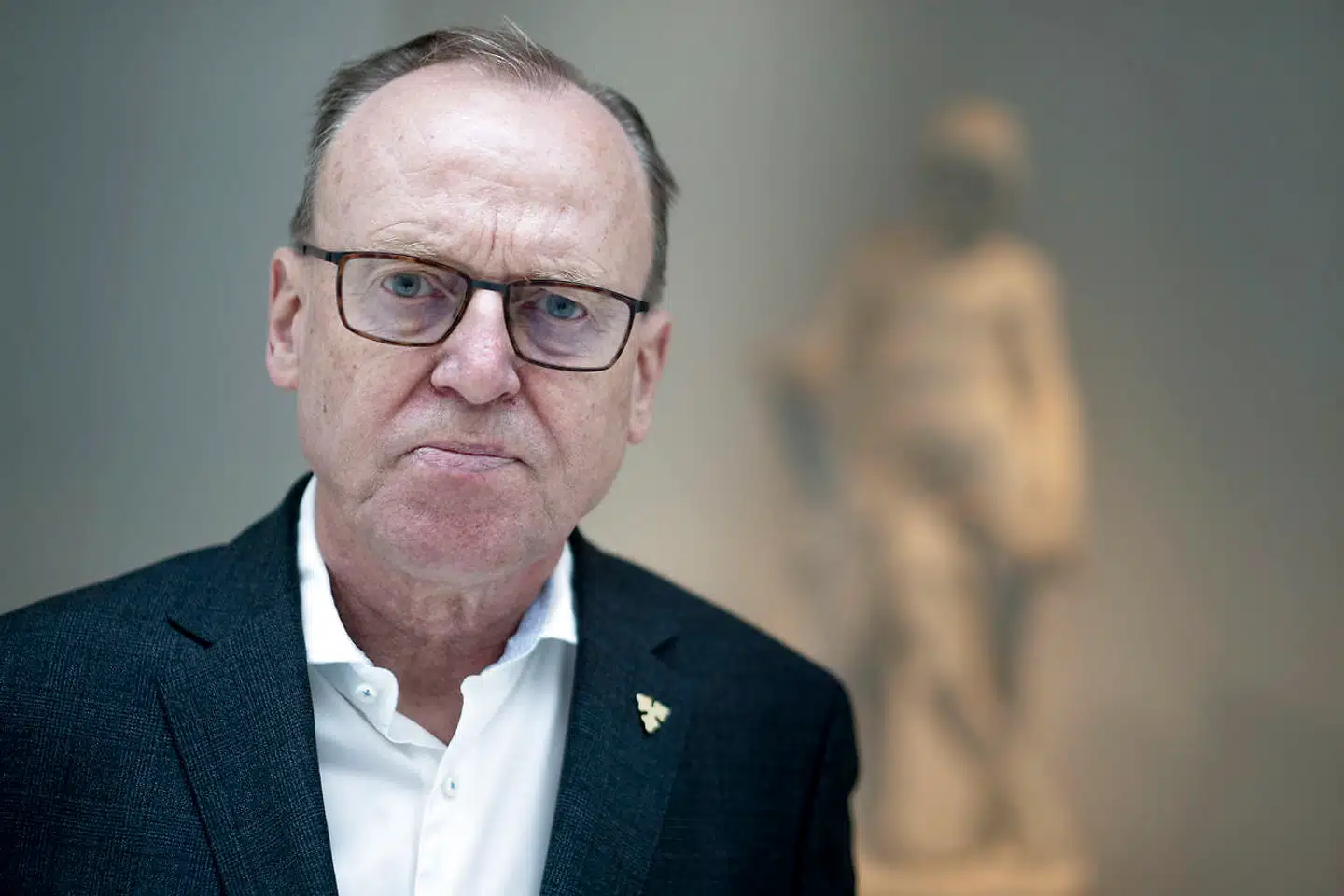 Flemming Besenbacher, formand for Carlsbergfondet, ryster overdommerne med sin rå sprogbrug og metoder.