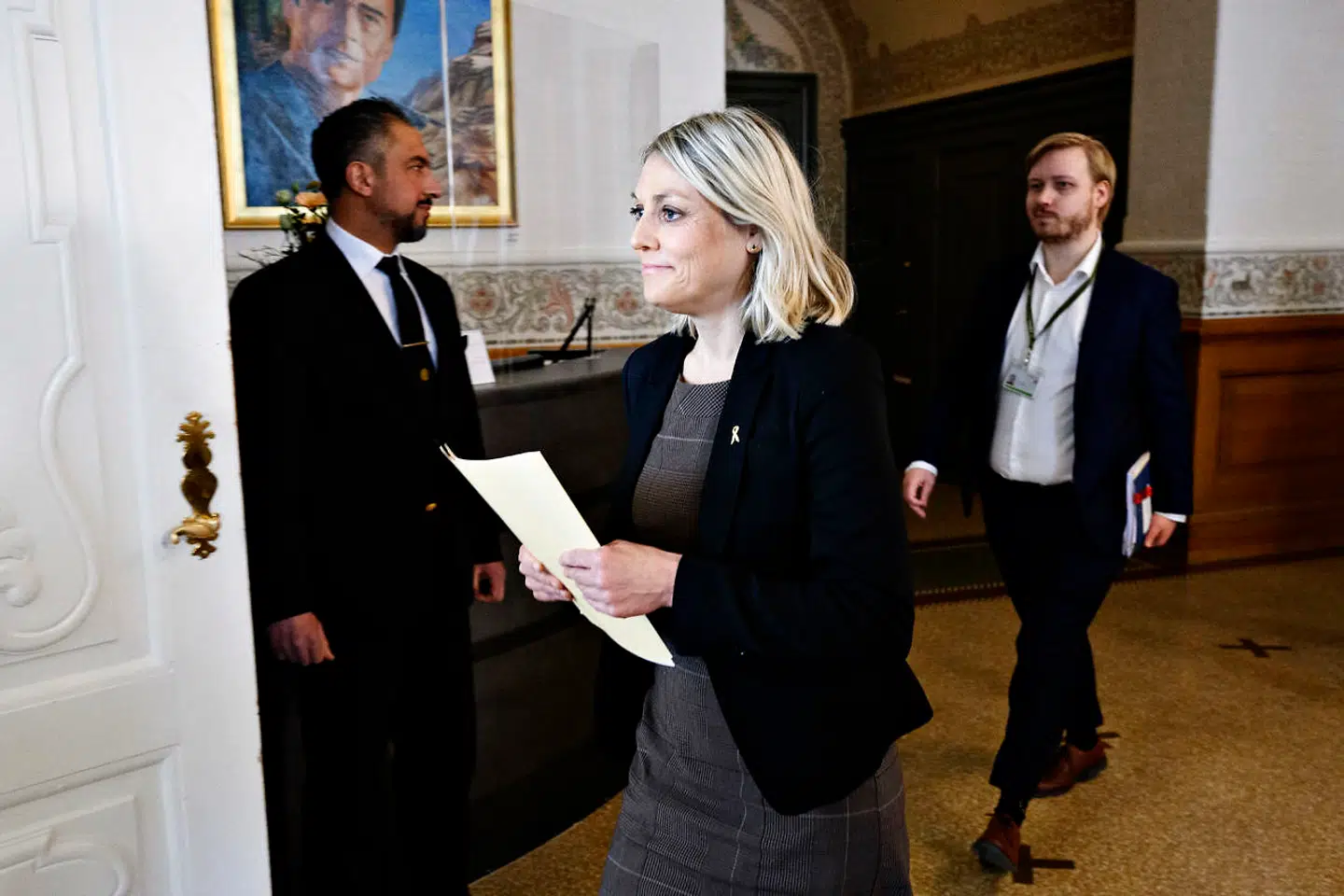 »Ligesom i 1980erne lever vi i stærkt udfordrende tider. Og hvis ikke man kan få øje på det faktum i Forsvarsministeriet, så kan man lytte til udenlandske efterretningstjenester,« skriver Kristian Mouritzen i denne leder. Her ses forsvarsminister Trine Bramsen (S).