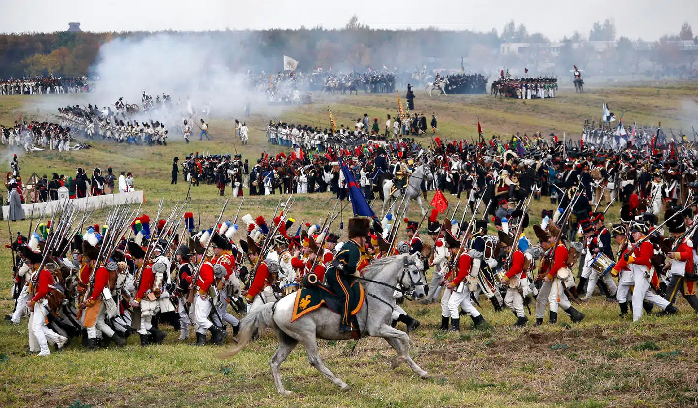 Det er vældig sjovt at genopføre Napoleonskrigenes slag som her, hvor 6.000 militærhistoriske entusiaster giver den gas nær den tyske by Leipzig. I sin tid var det dog blodig alvor, og krigene kostede alene på fransk side op mod tre procent af befolkningen livet.
