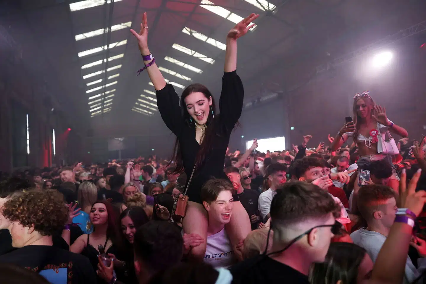 Det er en undersøgelse, der er en del af Englands såkaldte nationale »Events Research Programme«. Et forskningsprogram, der har til formål at kaste lys over, hvordan begivenheder, hvor mennesker kommer tæt på hinanden, kan gennemføres uden uforholdsmæssig stor smitterisiko.