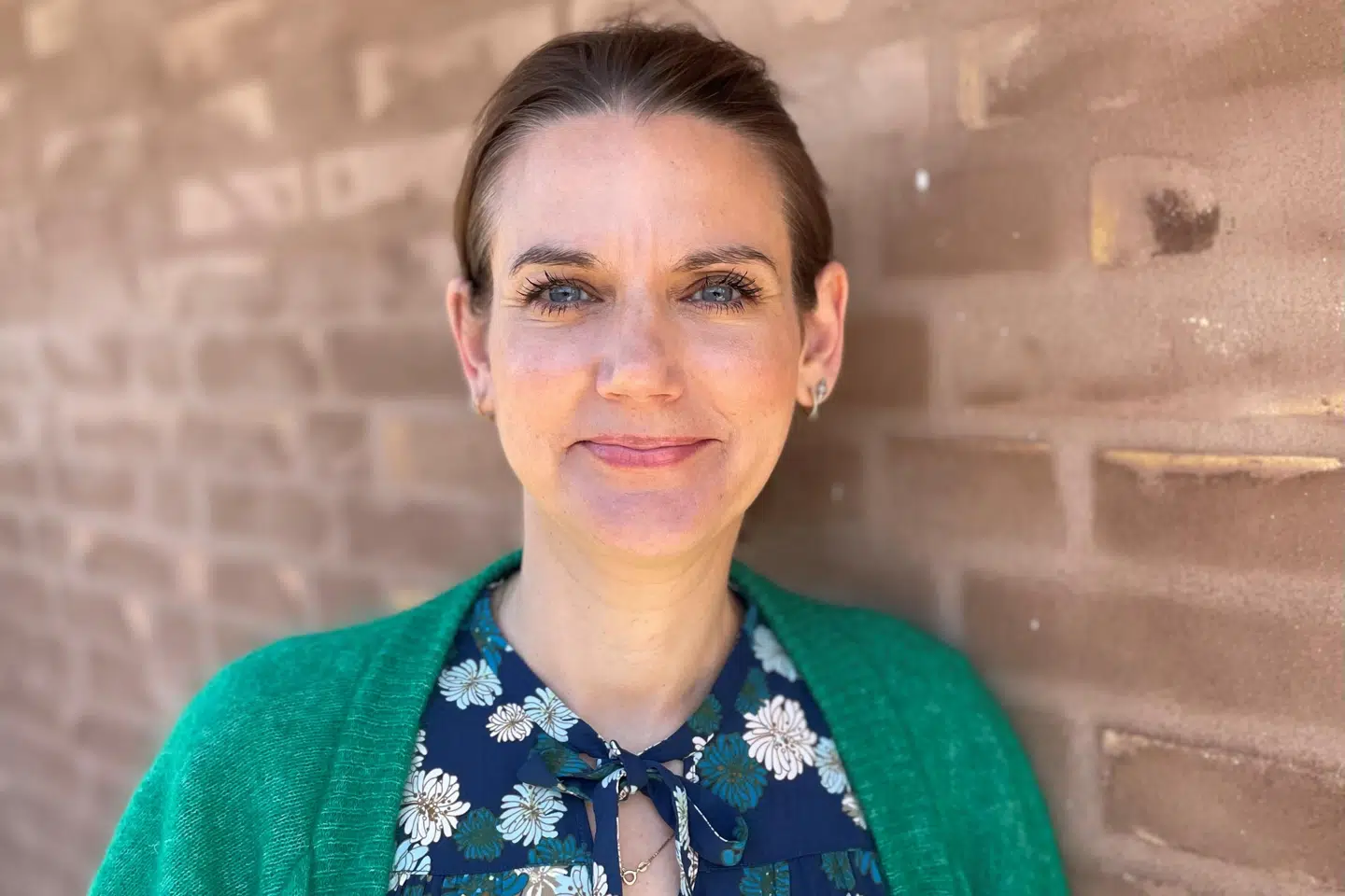 »Løngabet er allerede dokumenteret, og det ville klæde Berlingske at sammenligne de offentlige fag på baggrund af grundløn. Sygeplejersker debatterer gerne lønforskellen mellem de offentlige faggrupper, men det skal være med udgangspunkt i sammenlignelige tal,« skriver Nanna Susé.