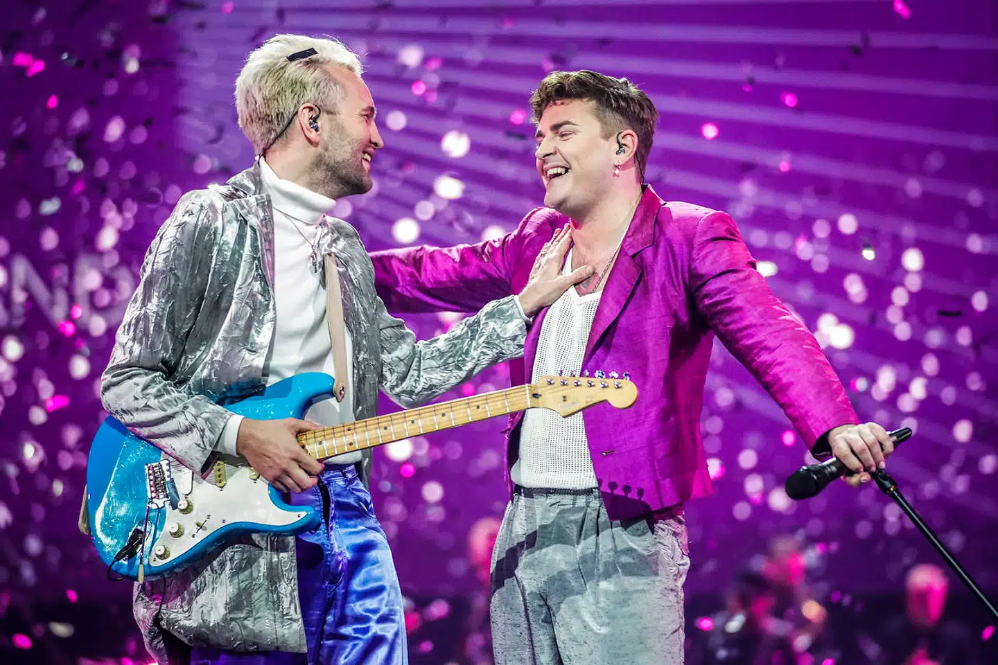 Vinderne Fyr og Flamme på scenen ved Dansk Melodi Grand Prix 2021.