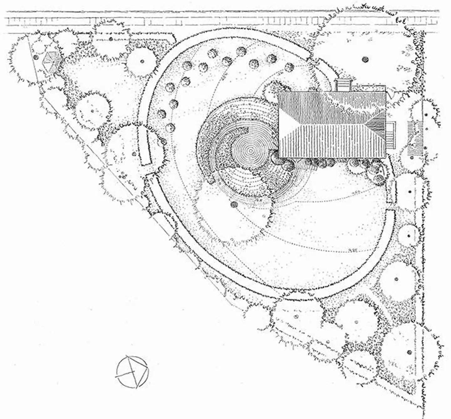 Grunden er trekantet, og tegningen af denne viser den formgivning, landskabsarkitekt C. Th. Sørensen var kendt for med cirkler, ovaler og spiraler.