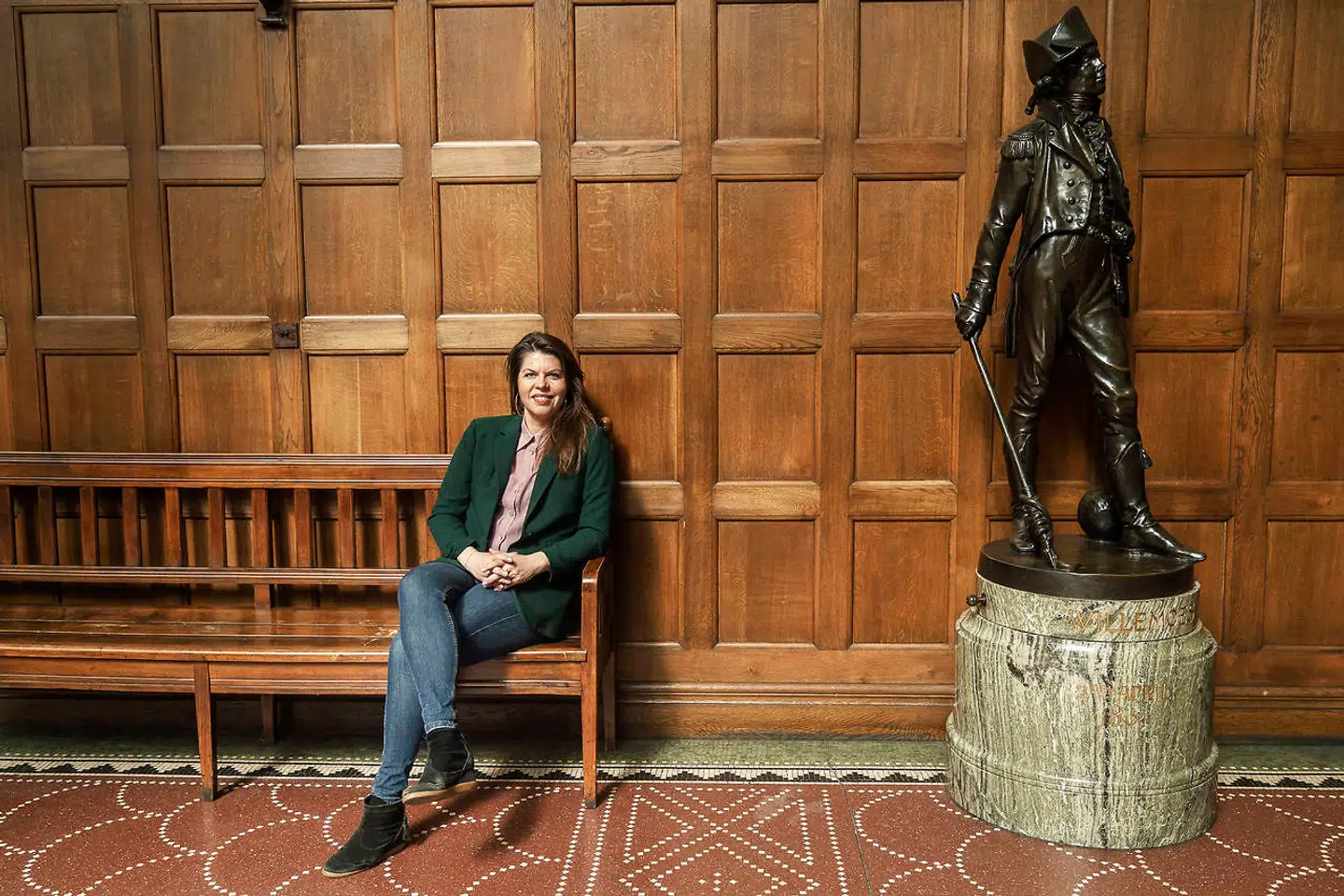 »Uha! Som politiker så bliver man jo trænet i ikke at være smagsdommer,« siger Franciska Rosenkilde til Berlingske.