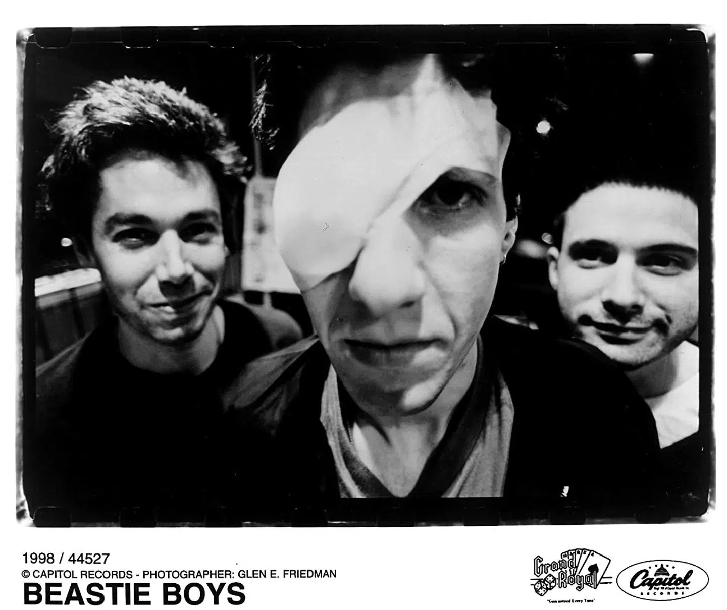 »En dag kom min storebror hjem med en ny LP. Det var Beastie Boys’ »License to ill«, og der åbnede sig en hel ny verden sig for mig.« Her bagsiden af pladecover med Beastie Boys.