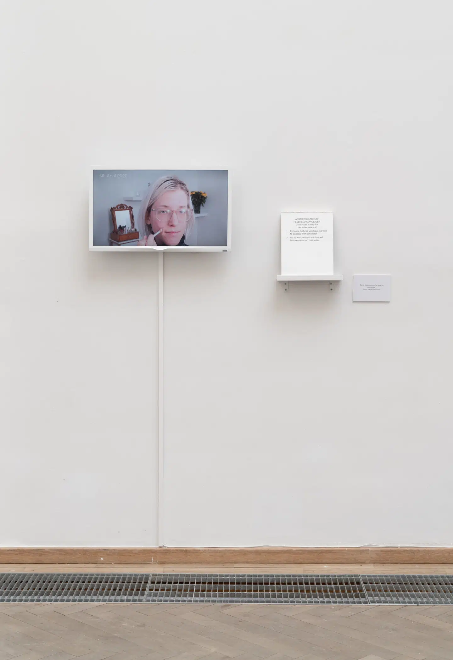 Kajsa Karlsson, »Estetiskt arbete / Aesthetic Labour / Reversed Concealer«.