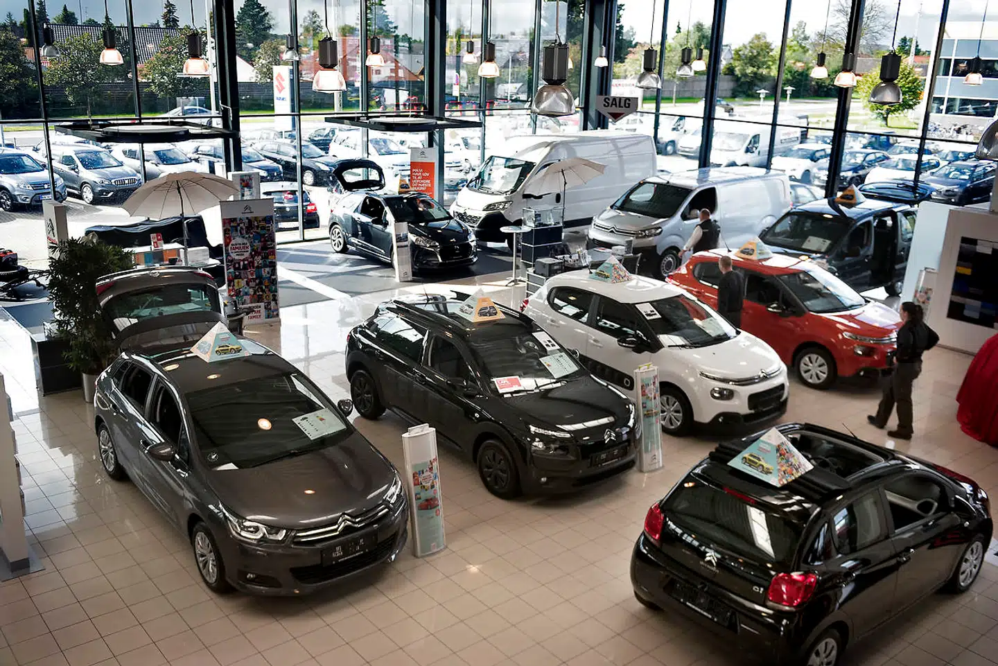 En ny salgsmodel kan vende op og ned på markedet hos de danske bilforhandlere. Arkivfoto.