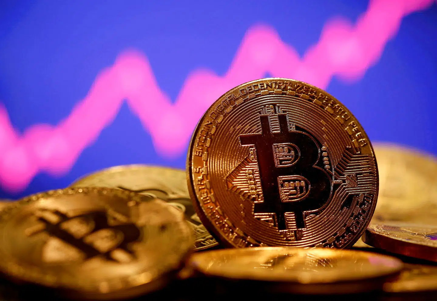 Bitcoin kostede i sidste uge knap 65.000 dollar – nu er den faldet til 49.000 dollar.
