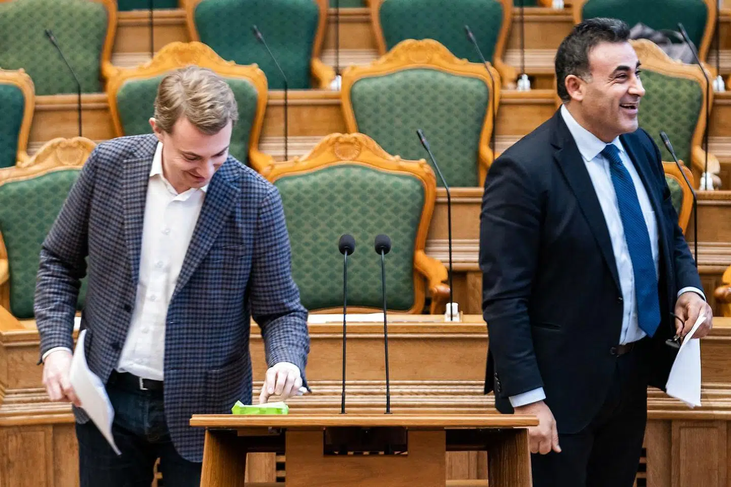 »Som samfund skal vi til hver en tid tolerere, at vores politikere kan holde orlov, hvis de er ramt af sygdom – fysisk eller psykisk, præcis som det gælder for alle os andre. Men det er ikke skatteydernes ansvar, at folketingsmedlemmer bliver ramt af manglende arbejdsevne, når de af egen kraft krænker, truer eller begår dokumentfalsk mod andre,« skriver Henriette Kinnunen.