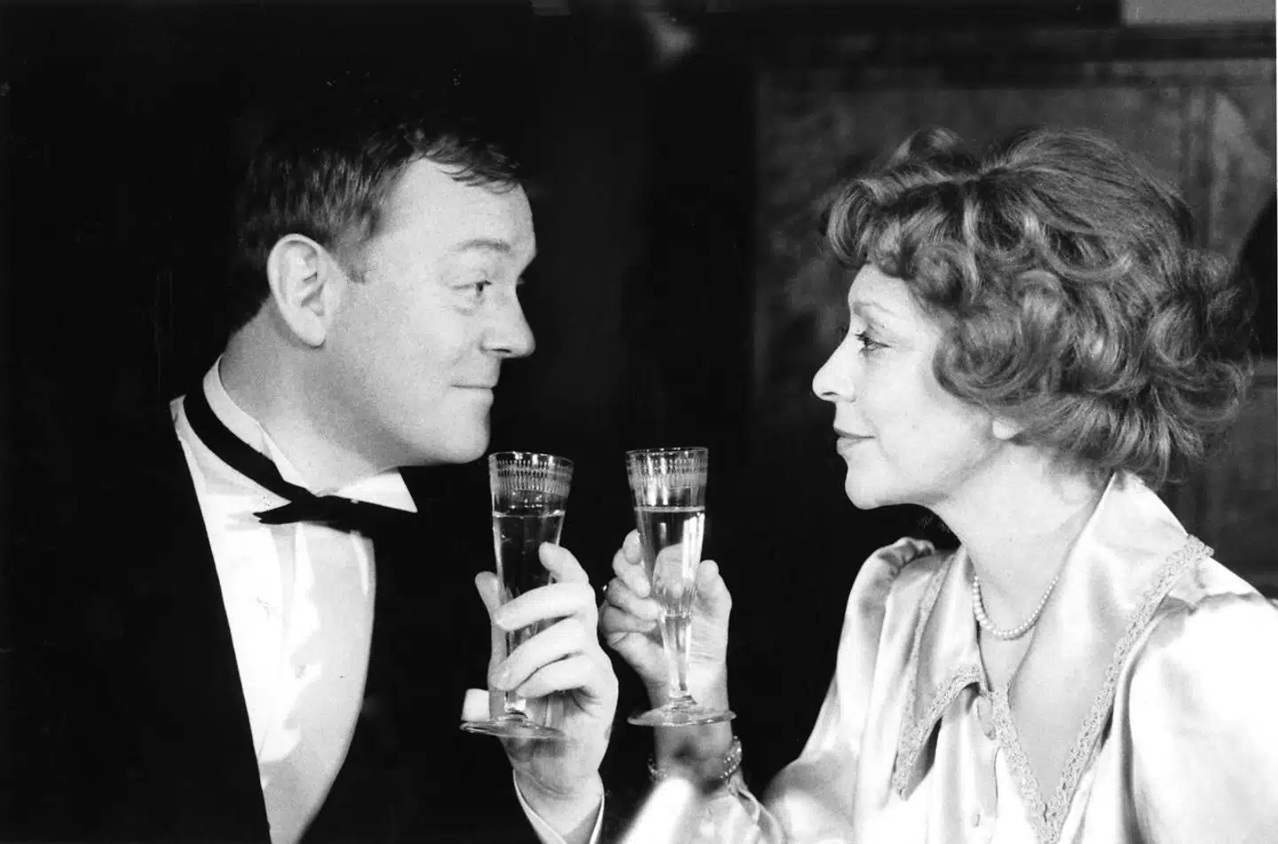 Jesper Langberg og Helle Virkners karakterer i »Matador«, Kristen Skjern og Elisabeth Friis, mødes første gang over et operainduceret grineflip.