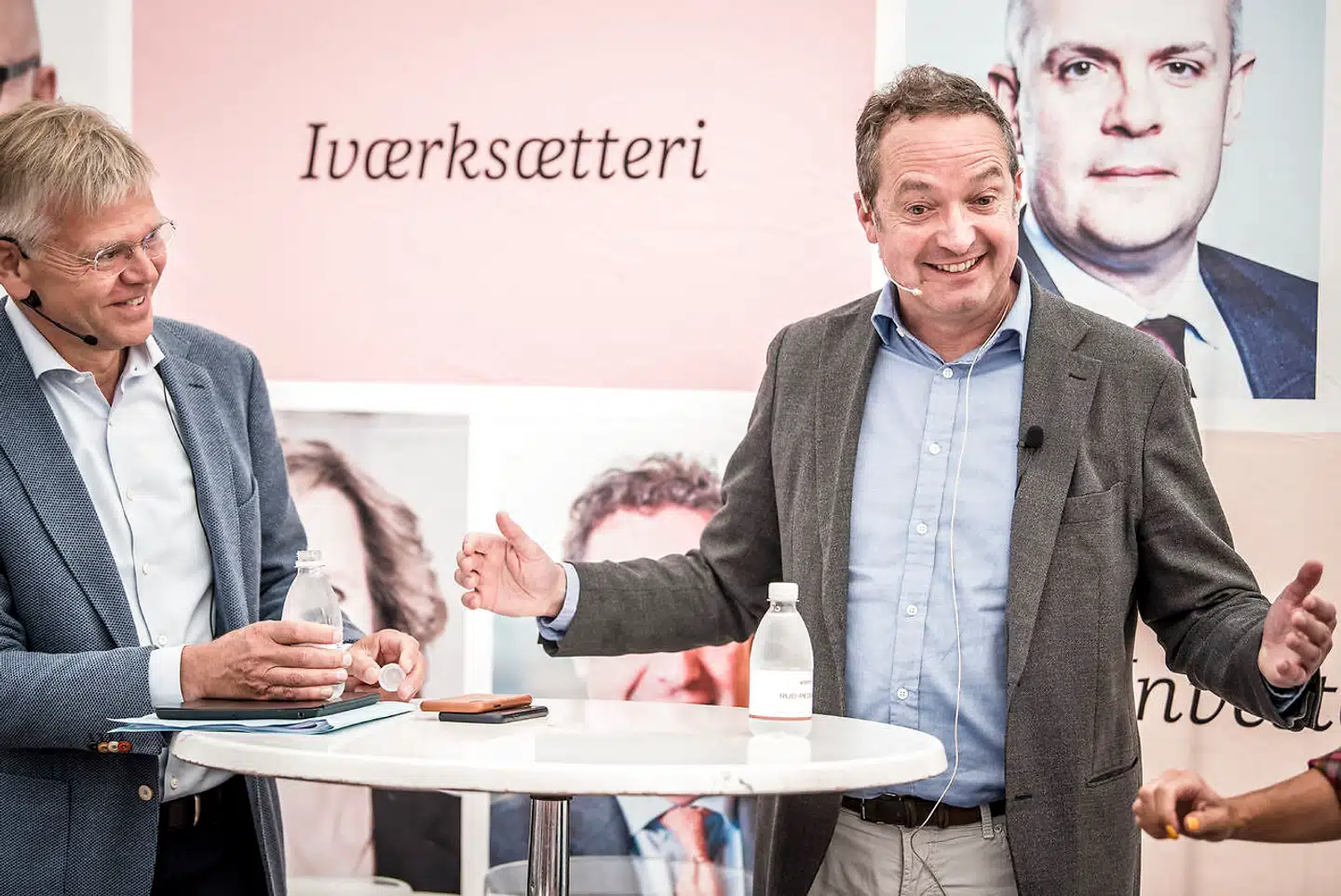 Chris Vogelzang, tidligere administrerende direktør i Danske Bank, og nuværende bestyrelsesformand Karsten Dybvad i Allinge på Bornholm under Folkemødet 2019.