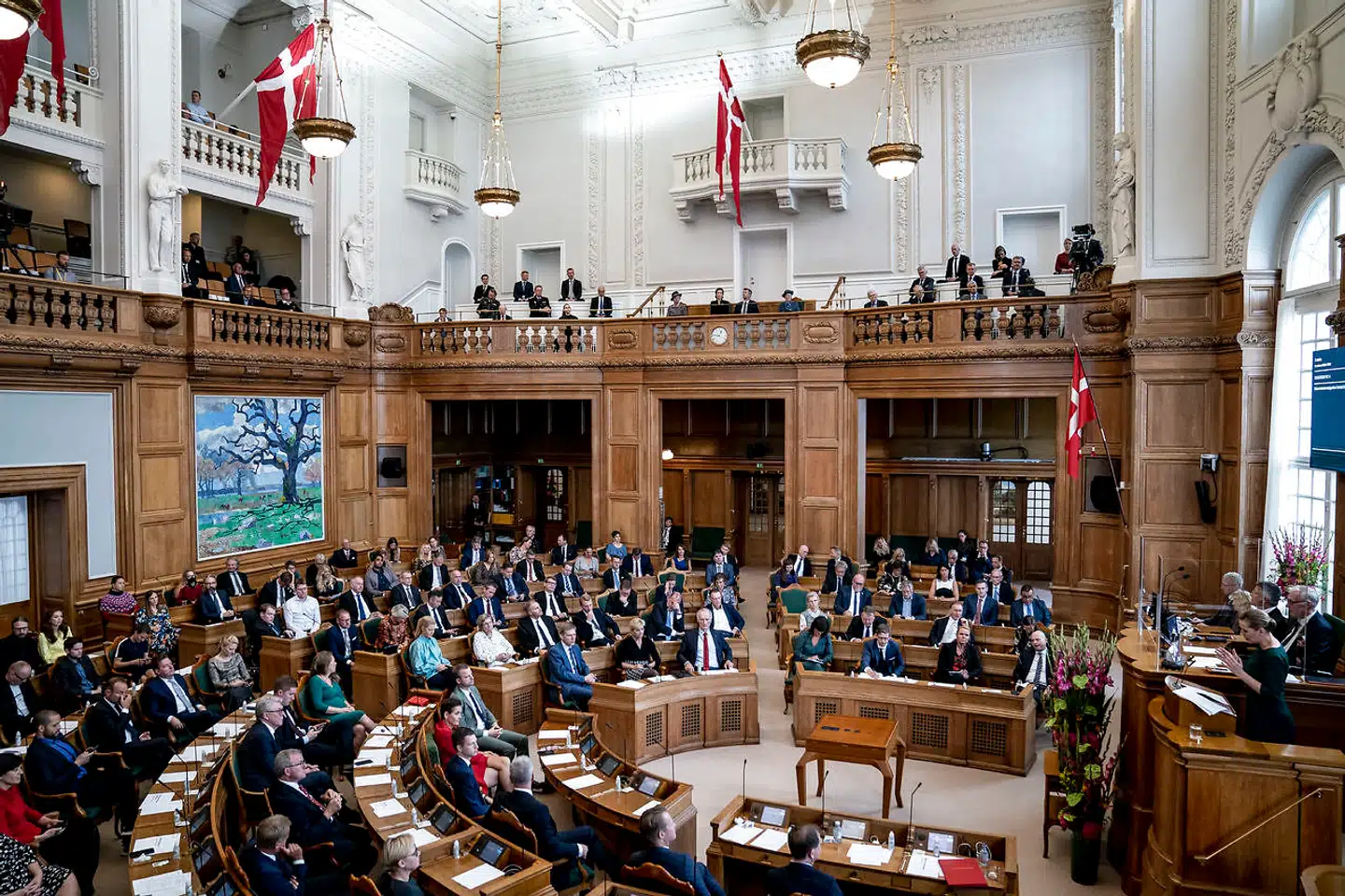 »Jeg har oplevet eksempler på politikere, der har fået helt op til 200 nye følgere på et enkelt skud i et kommentarfelt. Det er jo ekstremt meget, fordi de kan veksles til stemmer senere. Det er federe at gå til valgkamp med 10.000 følgere end 800 følgere,« siger Benjamin Rud Elberth, der er tidligere digital chef i Socialdemokratiet og i dag er rådgiver og ekspert i sociale medier.