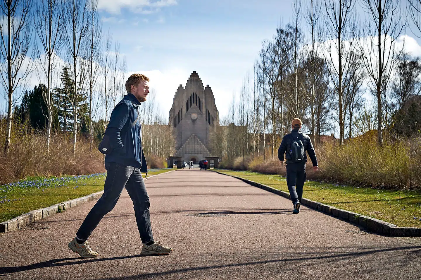 »Man bliver ramt af en melankoli og bliver mindet om, at man ikke lever for evigt,« fortæller komikeren om sine besøg på Bispebjerg Kirkegård.