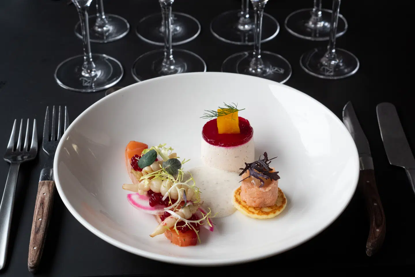 Restaurantkonceptet Det Glade Vanvid findes flere steder i Jylland og rykker nu ind i København med fast menu og fri vinbar.