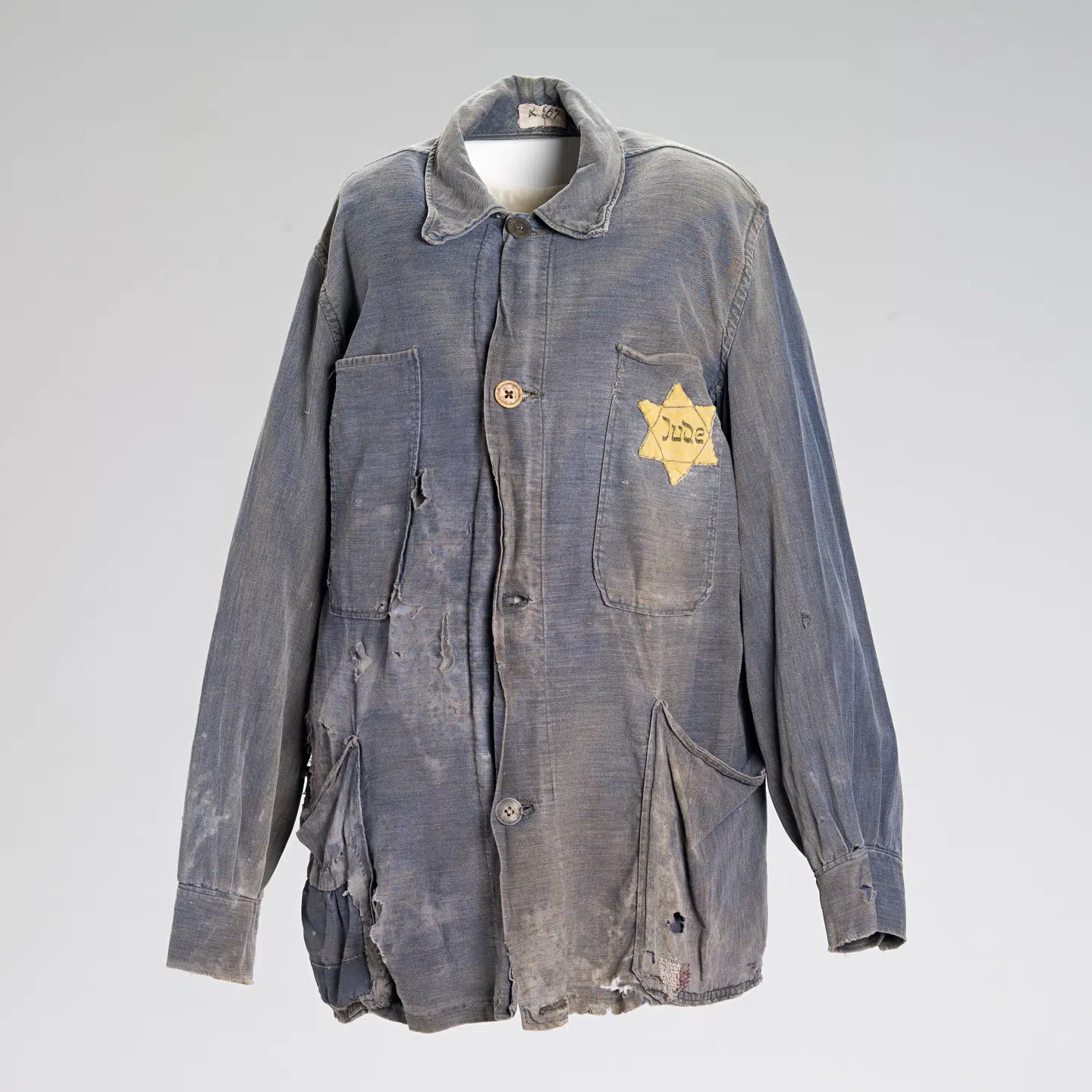 Frihedsmuseet i København har en fangedragt fra Theresienstadt.