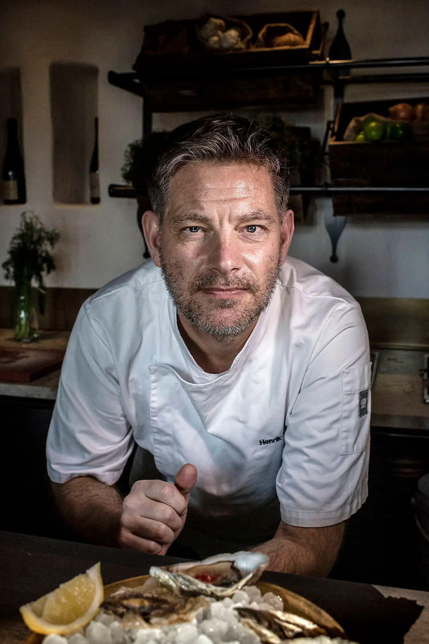 Kok og indehaver af Kiin-Kiin Henrik Yde er ikke bekymret for, at de skal åbne på onsdag.