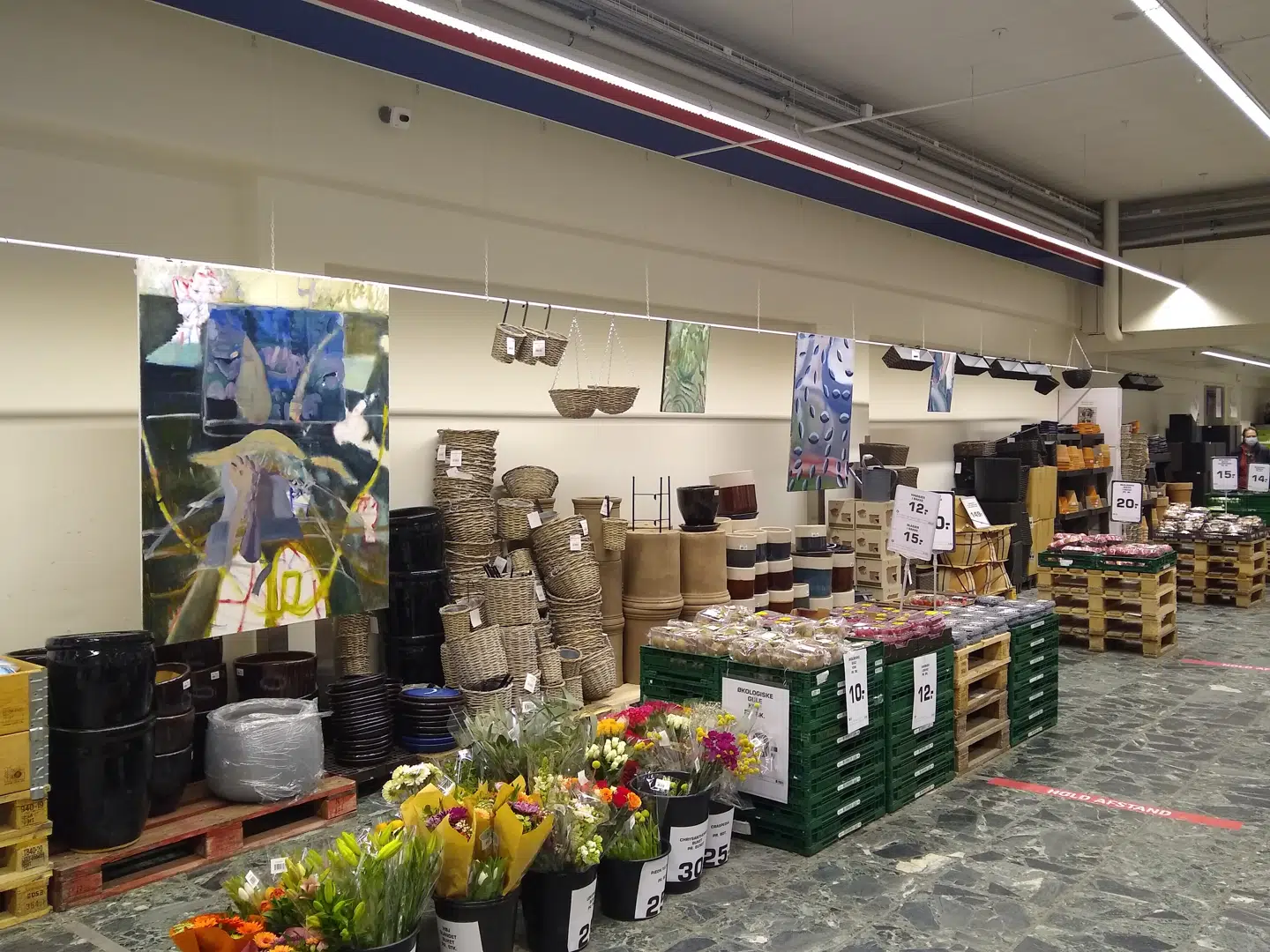 Her er det værker af kunstneren Vic West.