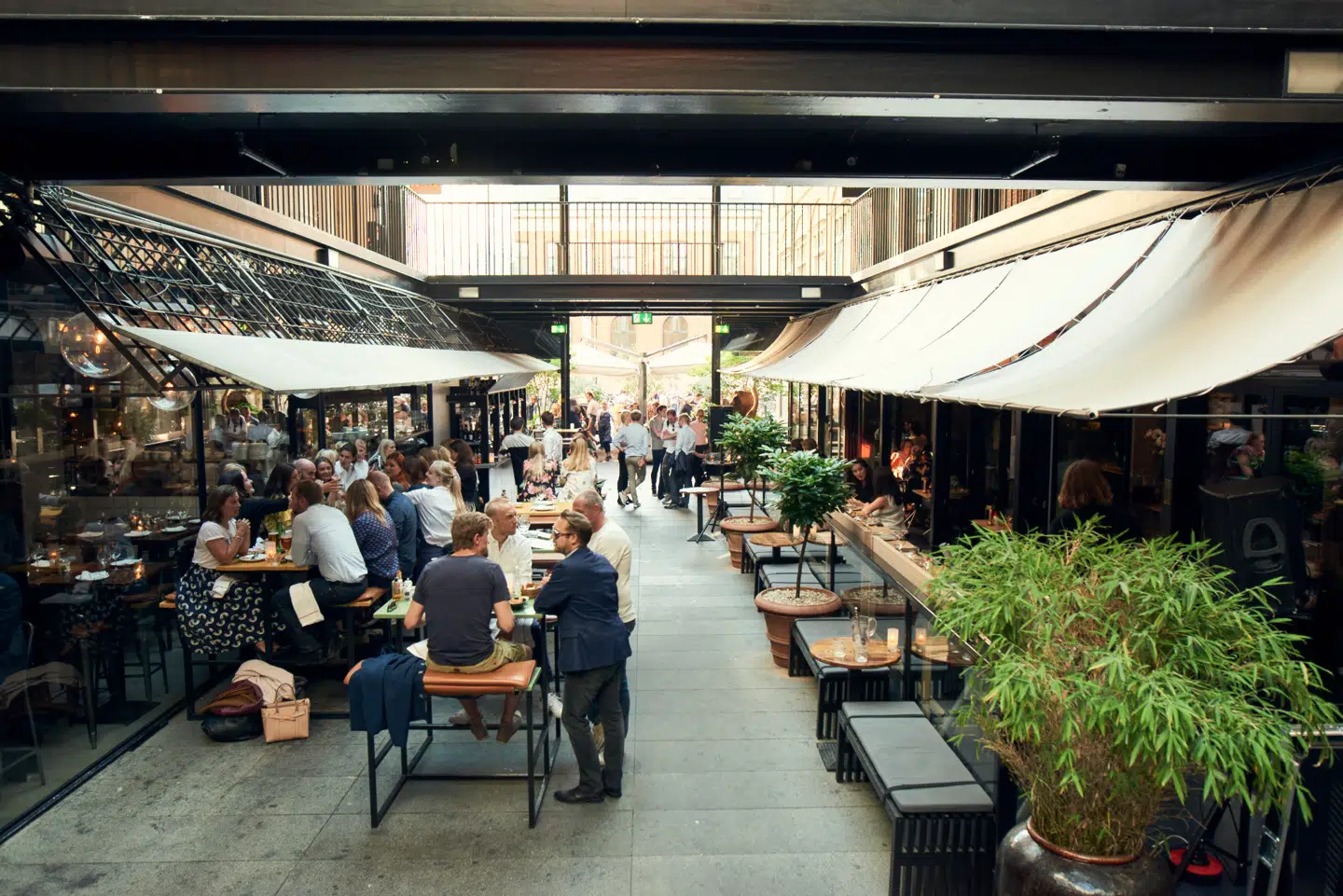 PS Bar & Grill i Pilestræde, hvor der er god plads til udeservering.