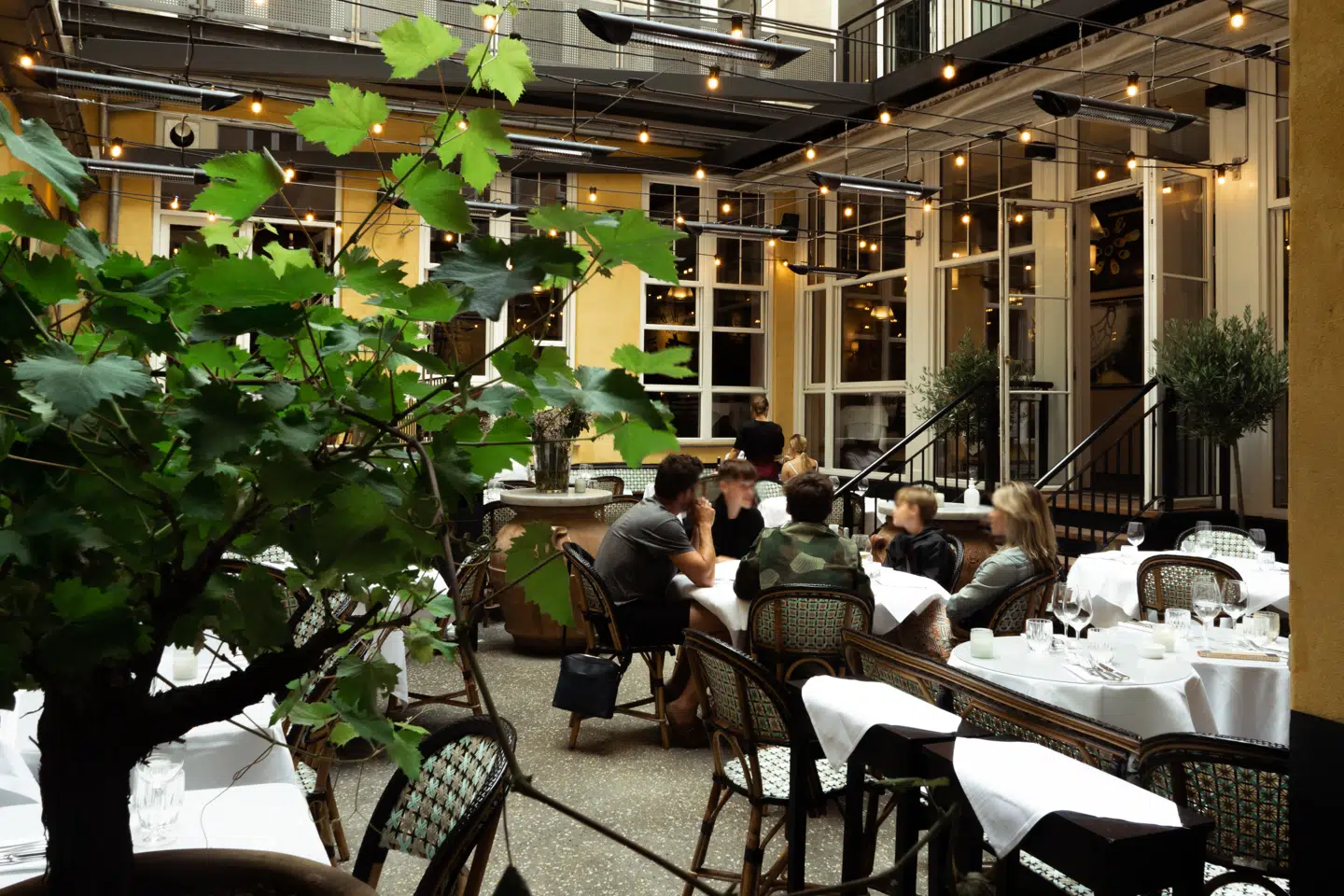 Trattoria Fiat i København K er blandt andet kendt for sin stenovnspizza, som nu kan spises uden for.