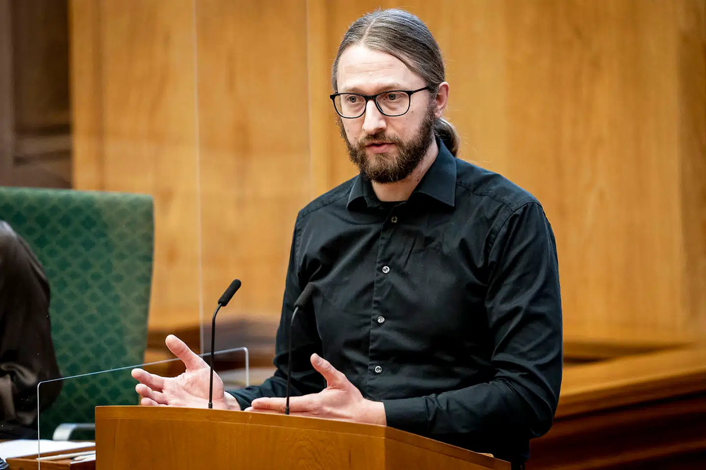 Stinus Lindgreen (R) retter skarp kritik af regeringen for ikke at inddrage sine egne eksperter i referencegruppen i en ny automatisk model for nedlukning. »Jeg havde simpelthen ikke fantasi til at forestille mig, at ekspertgruppen ikke var blevet inddraget.«