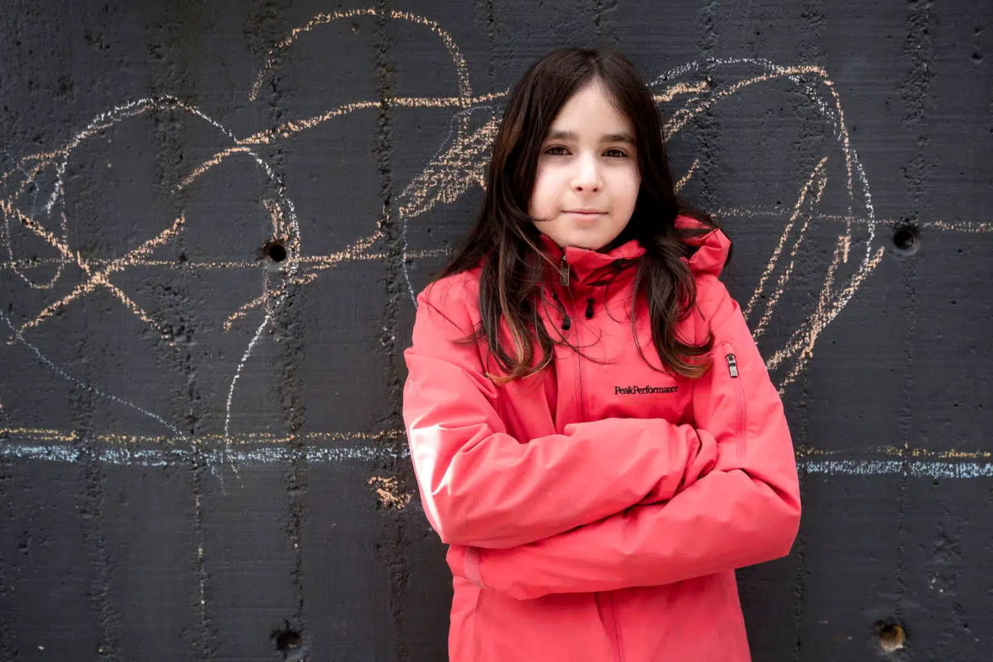 10-årige Leyla Kilic bor i Ishøj, hvor skolerne fortsat er lukkede på grund af et højt smittetryk. Hun er i nødpasning på Strandgårdskolen. Leyla, som går i 4. klasse, ville ønske, at hendes skole var genåbnet som de fleste andre steder i landet.