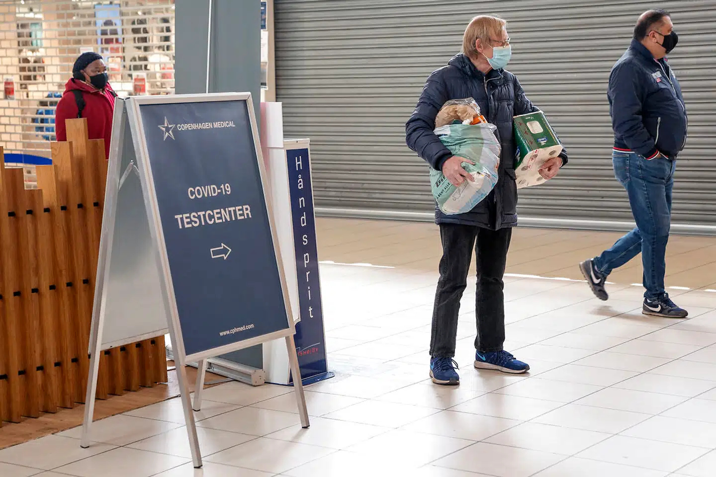 I Ishøj har de længe døjet med landets højeste coronasmittetal. Kommunen har igen og igen været blandt de hårdest ramte, og netop nu er kommunen igen ramt af en hård nedlukning.