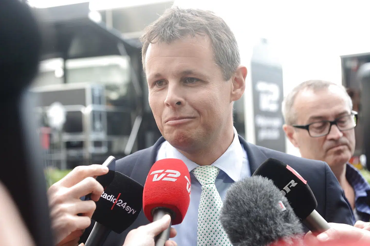 Lars Krarup, Venstre-borgmester i Herning Kommune, kritiserer i skarpe vendinger modellen for lokale nedlukninger, som er vedtaget af bredt flertal på Christiansborg.