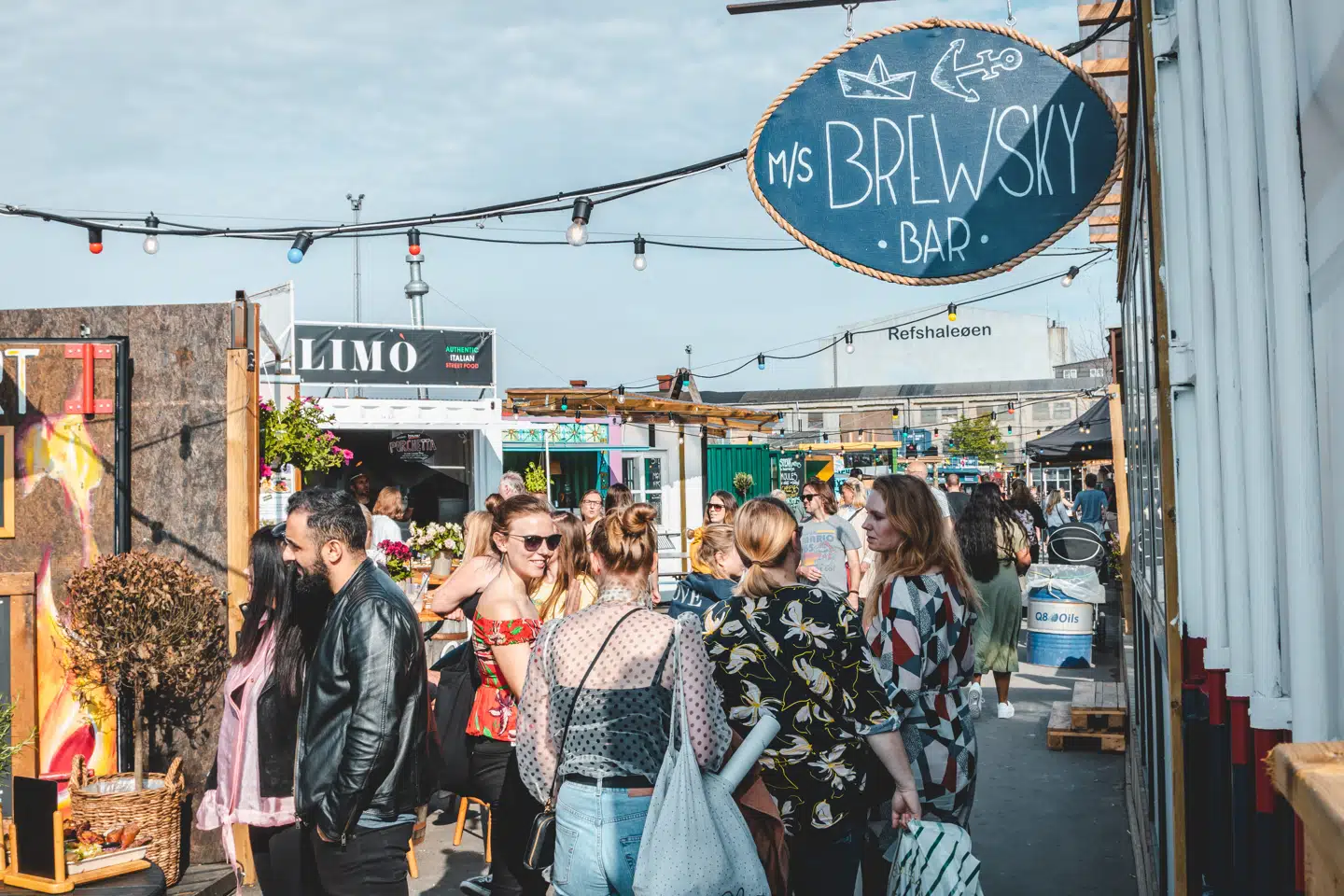 Nu åbner Københavns madmarkeder igen – her Reffen på en solskinsdag.