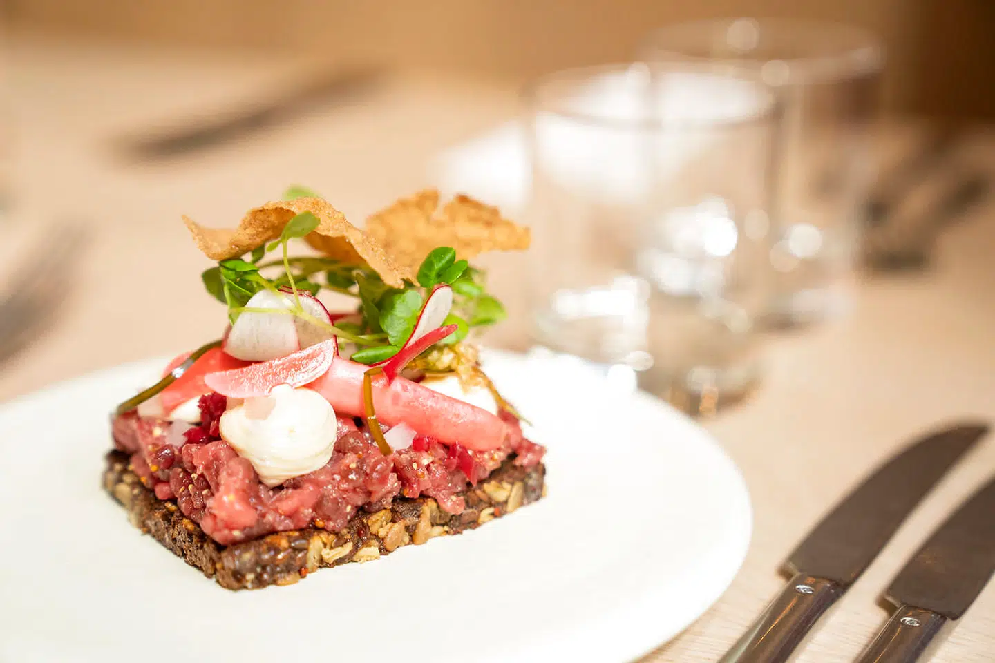 Aamanns rykker nu ind på Broens Gadekøkken med »Aamanns Gadekøkken«. Her fra en frokost på Aamanns 1921.