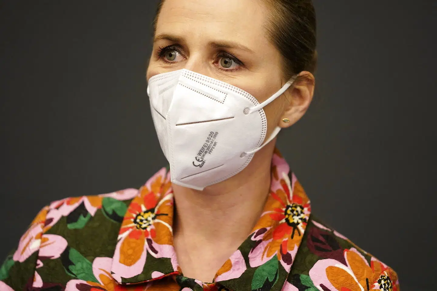 Statsminister Mette Frederiksen (S) besøger vaccinationscenteret i Roskilde Kongrescenter 12. april 2021.