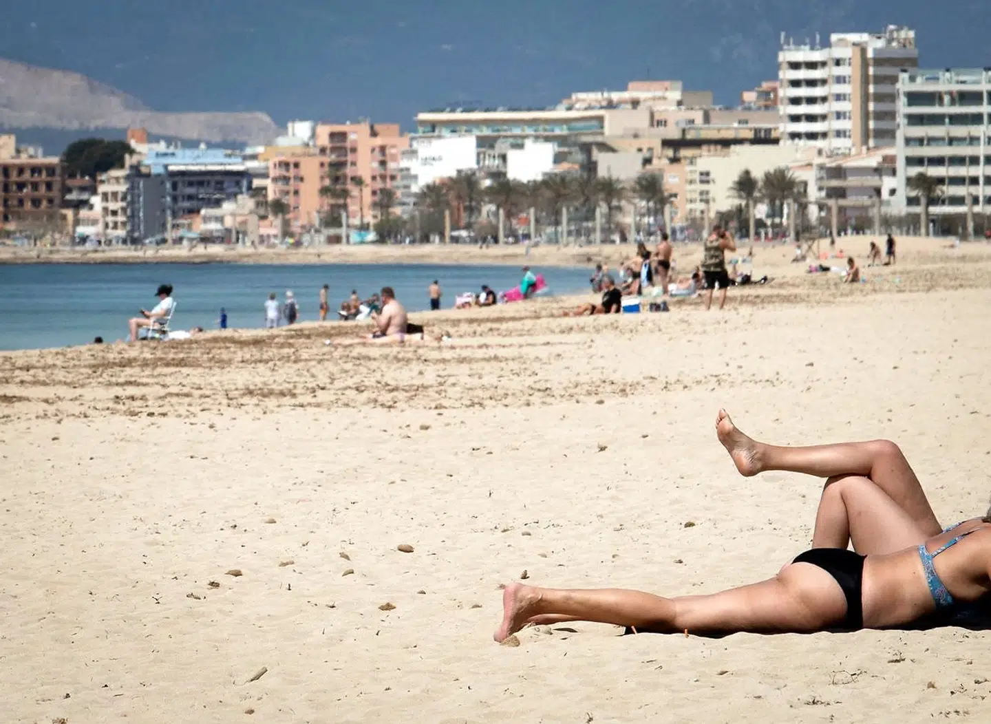 29. marts i år var der god plads på stranden i Palma de Mallorca. Foto by JAIME REINA / AFP / Ritzau Scanpix