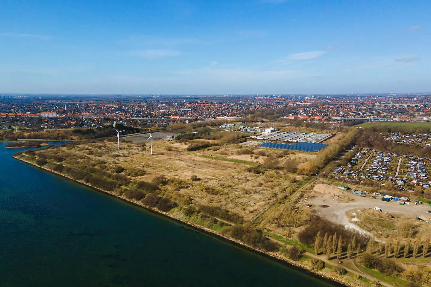 »Det vil gå ud over både flora og fauna og ødelægge sammenhængen i området, hvis man sætter solceller op på,« siger formanden for Danmarks Naturfredningsforening i København, Knud Erik Hansen, om området ved Valbyengen, som forsyningsselskabet Hofor ejer.