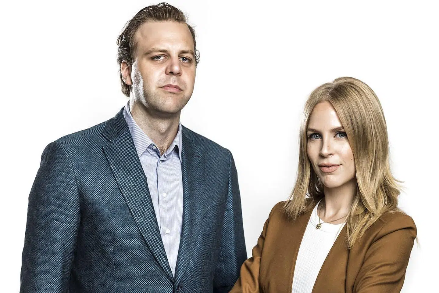 »Indtil for nylig har jeg nydt at følge ægteparret Eva og Rune Selsing (...) Siden statsminister Mette Frederiksen vandt magten har tonen ændret sig hos de to, og angrebene sættes nu ind mod de nærmeste allierede. (...) Det kan selvfølgelig være provokationer for provokationens skyld, og så er jeg hoppet på limpinden,« skriver Anders Krab-Johansen.