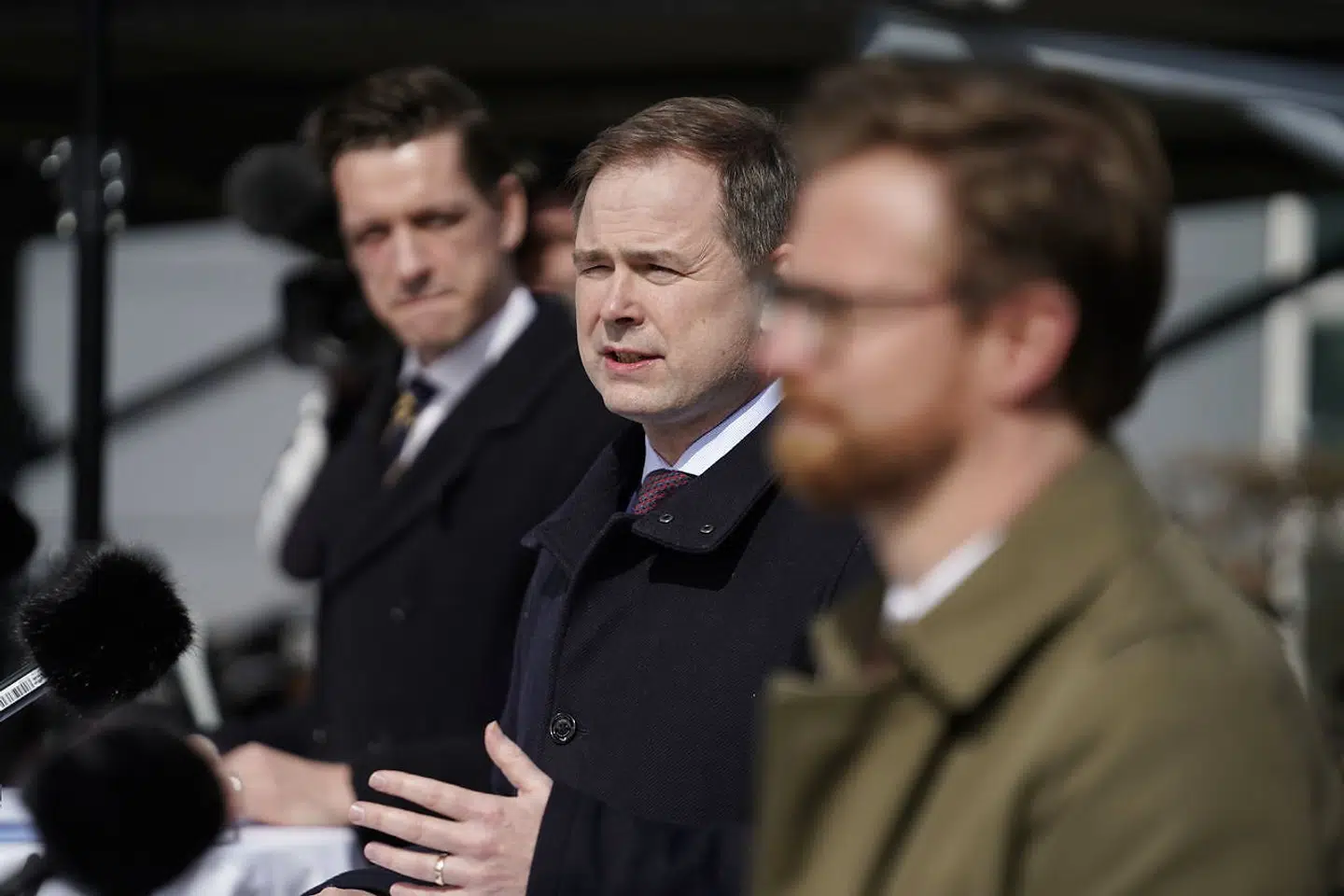 Finansminister Nicolai Wammen (S) transportminister Benny Engelbrecht (S) samt indenrigs- og boligminister Kaare Dybvad Bek (S) holder pressemøde om Danmark fremad regeringens nye plan for investeringer i dansk infrastruktur. Foruden finansministeren deltager transportminister Benny Engelbrecht samt indenrigs- og boligminister Kaare Dybvad Bek hos Novo i Kalundborg torsdag den 8. april 2021