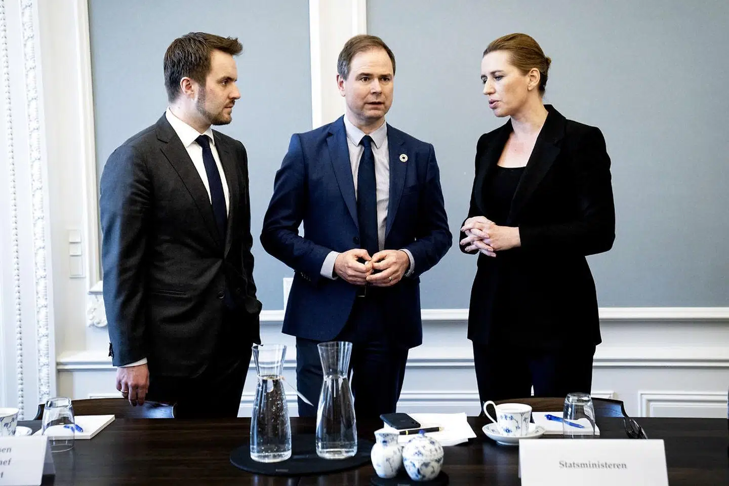 »Denne skattefinansierede subsidiering og deraf politisering af erhvervslivet er udtryk for en fejlagtig selvforståelse, der får politikere til at tro, at de kan forudse »forretningsmuligheder« bedre end markedet kan,« skriver Jesper Geisler og Lars Kolind.