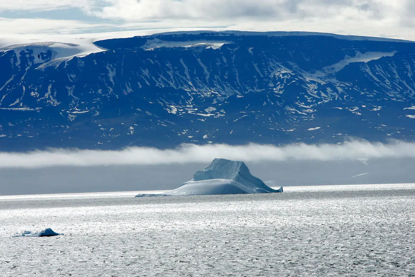 Isfjordens munding i Diskobugten i Grønland.