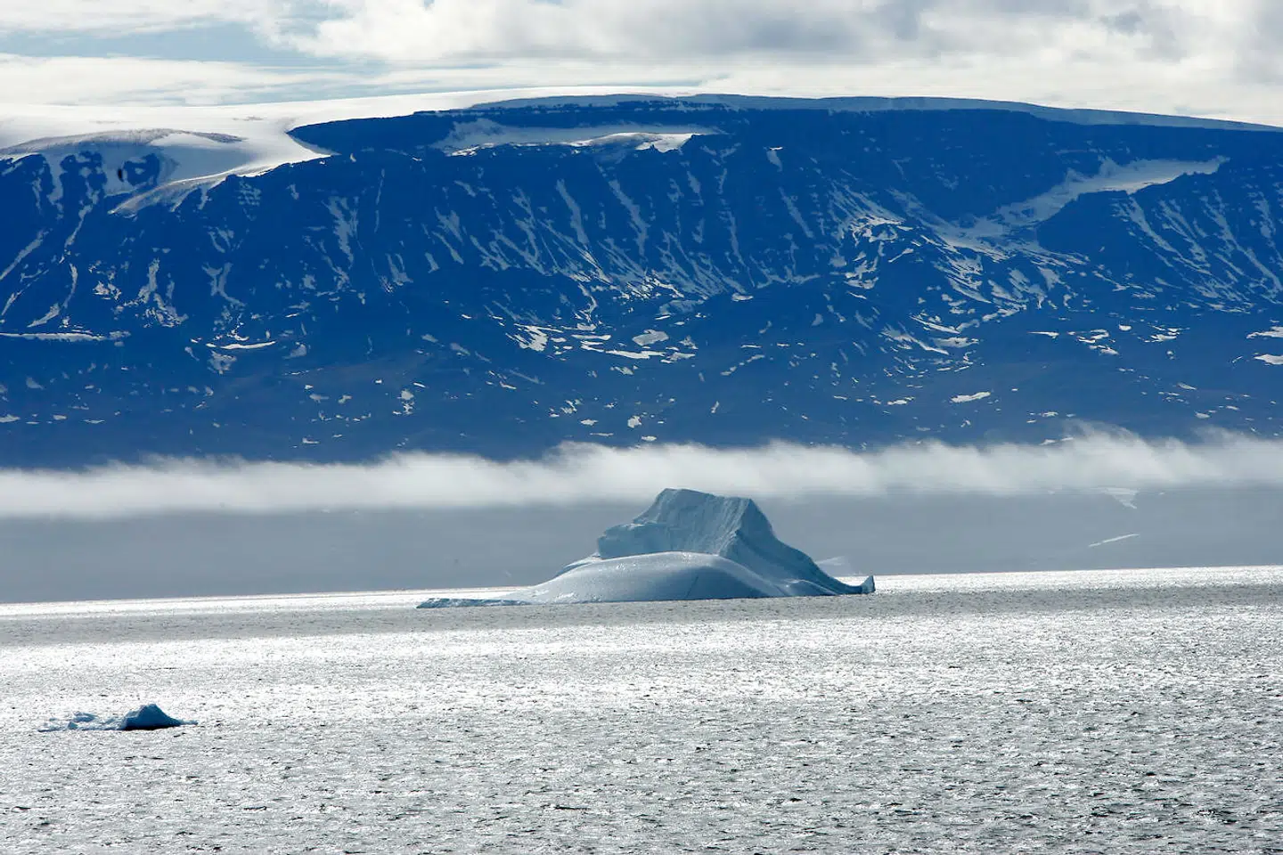 Isfjordens munding i Diskobugten i Grønland.