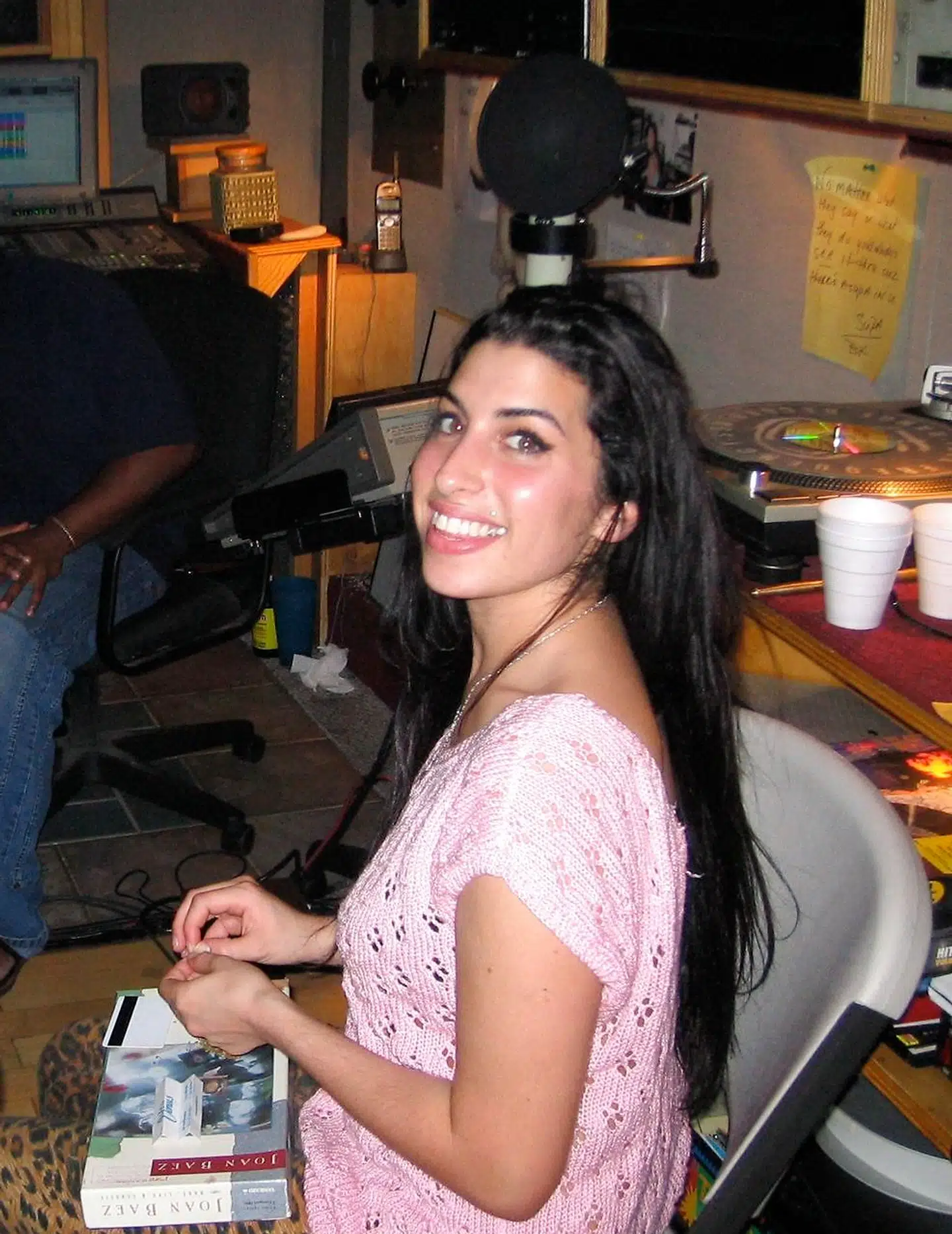 Hjemmevideoer og barndomsbilleder følger en del i »Amy« – filmen om Amy Winehouse.