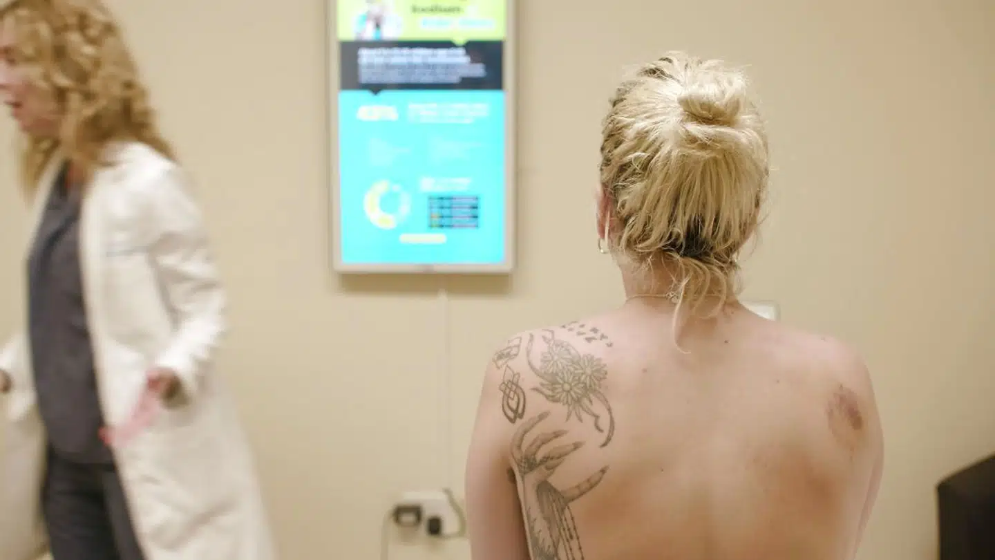 Stjernernes ensomhed fylder meget i tidens musikalske dokumentarfilm. Som i Lady Gagas »Five Foot Two«, hvor hun siger: »Jeg er alene hver nat. Jeg går fra, at alle rører ved mig hele dagen og alle taler til mig hele dagen til total tavshed«.