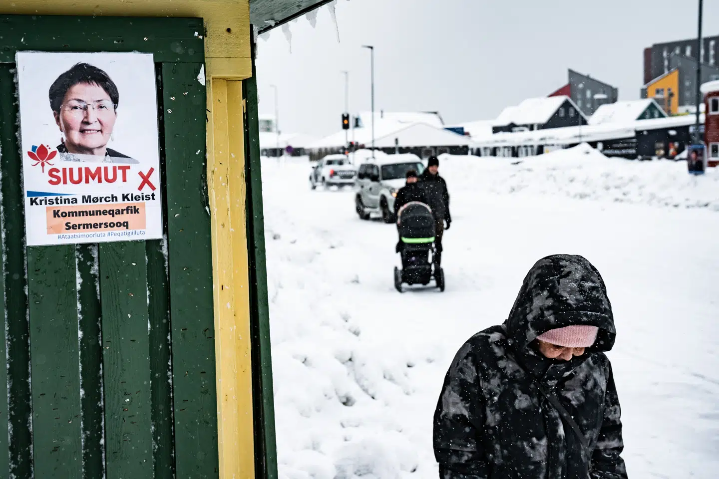 Råstoffer er et hovedtema ved det grønlandske valg på tirsdag. Derfor har valget på øen tiltrukket sig stormagternes interesse.