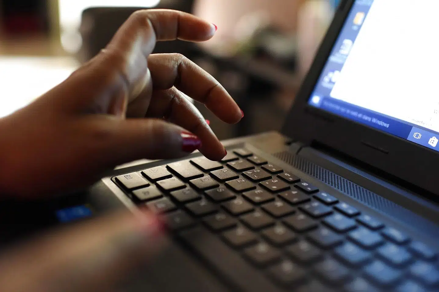 Software, der sporer anslag på tastaturer, er blandt de digitale redskaber, der i stigende grad bliver benyttet for at følge ansattes produktivitet, især i forbindelse med hjemmearbejde.