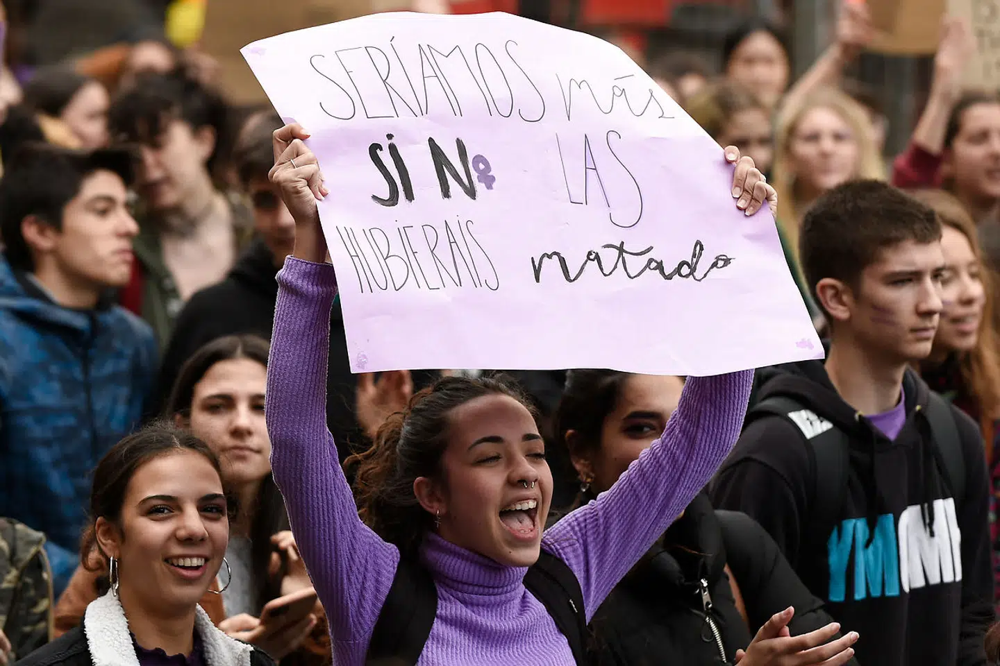 »Vi ville have været endnu flere, hvis I ikke havde dræbt dem,« lød budskabet på en plakat med henvisning til ofrene for kønsrelateret vold ved en demonstration i Barcelona under sidste års udgave af kvindernes internationale kampdag.