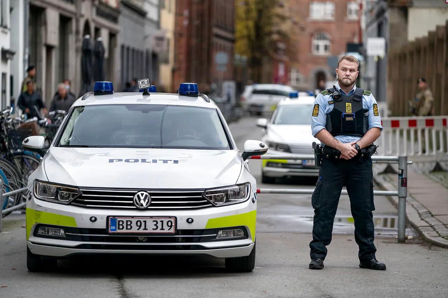 Politi i gaderne ved synagogen i Krystalgade i København i november 2020, hvor Københavns Politi var i øget beredskab efter skudangreb i Østrigs hovedstad, Wien.
