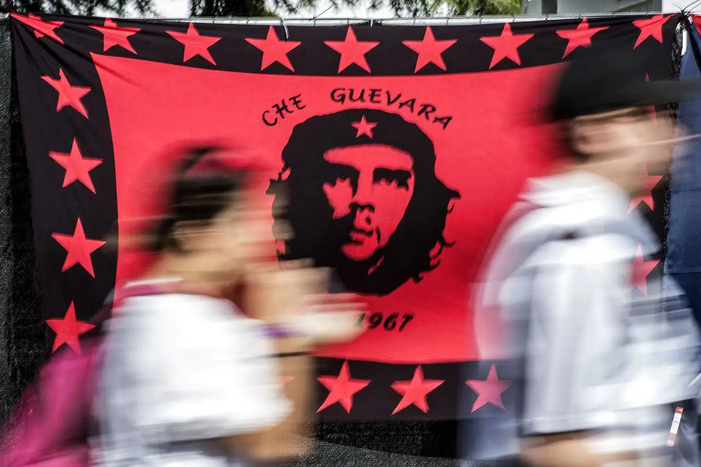 »Hvor de borgerlige børn måske havde en plakat med Bruce Lee, så havde de venstreorienterede den fotogene revolutionæer på væggen.«