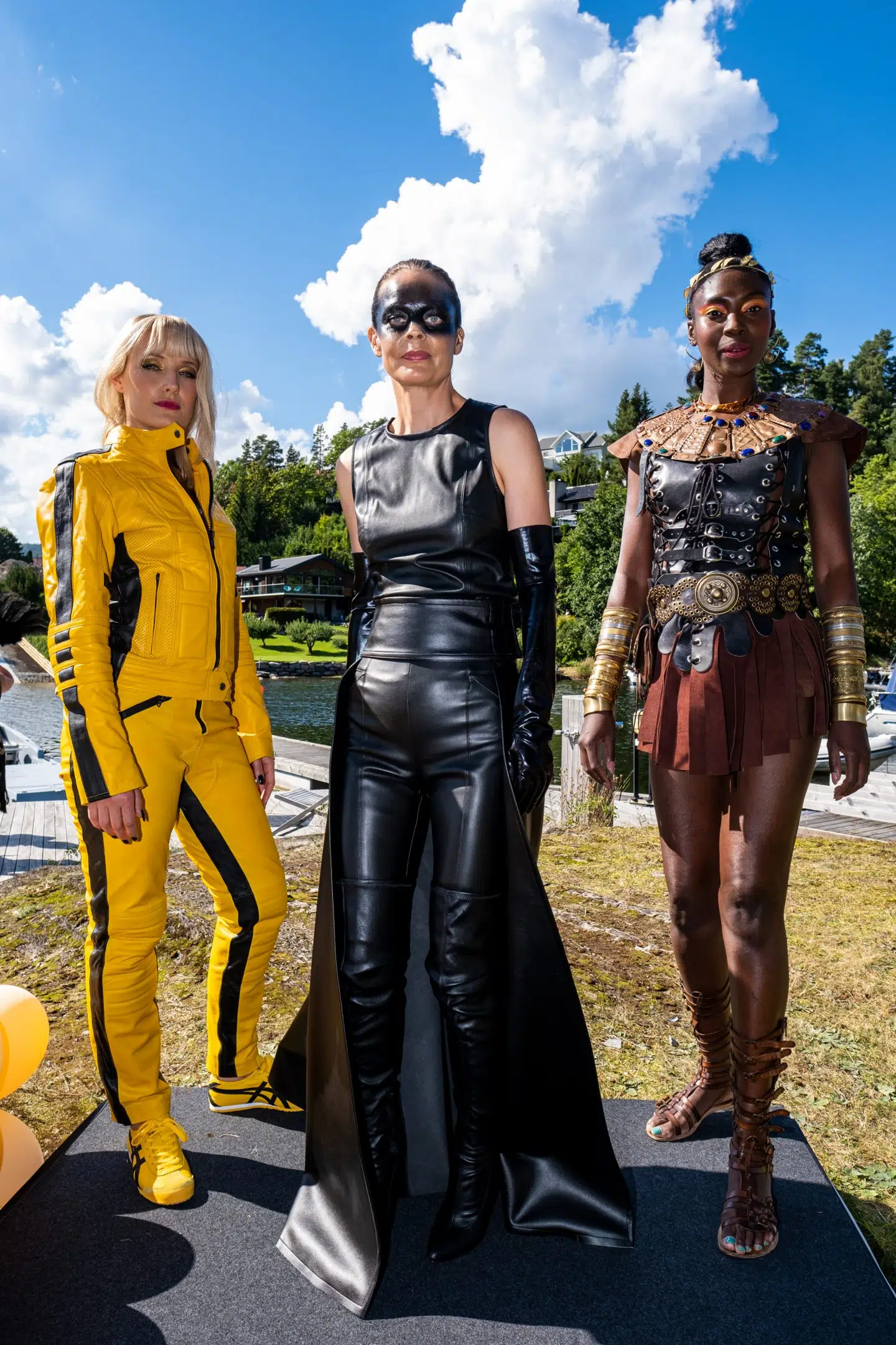 »Exit« viser, at der findes en vej ud af dårlige magtrelationer. Og at endestationen er nået for magtens dinosaurer. Den er en tv-serie lige til tiden og tidsånden.