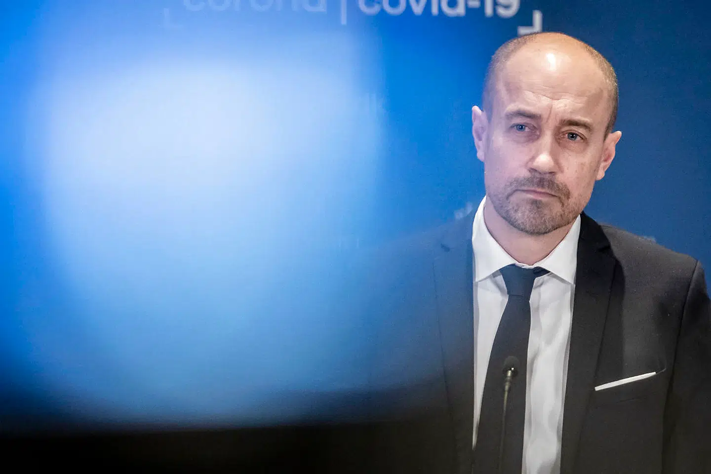 Sundhedsminister Magnus Heunicke (S) er under stigende politisk pres, fordi dele af Folketinget er utilfreds med Statens Serum Institut og Sundhedsministeriets håndtering af minkforløbet.