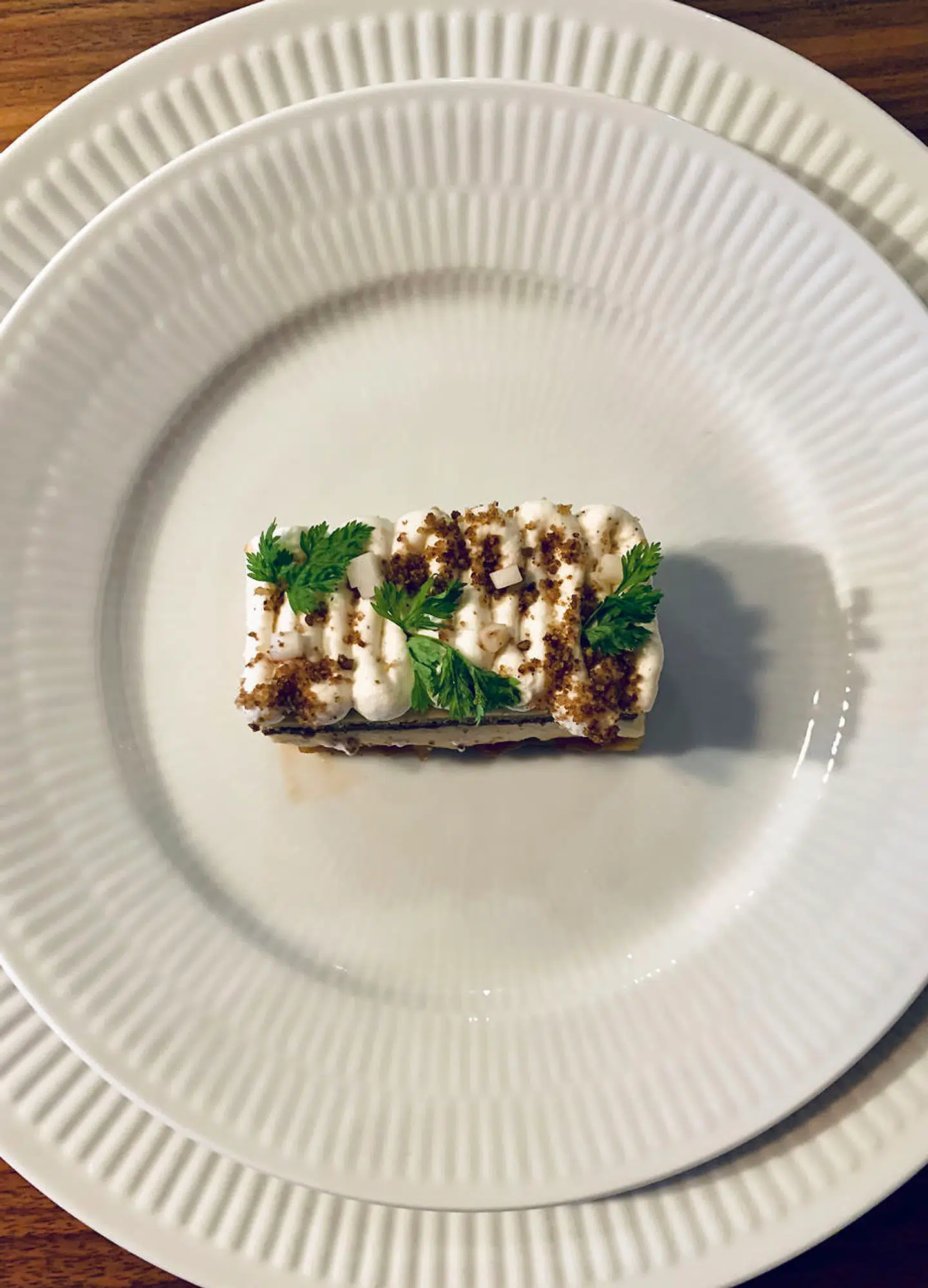 Desserten bestod af jordskokkekage med kaffeganache.