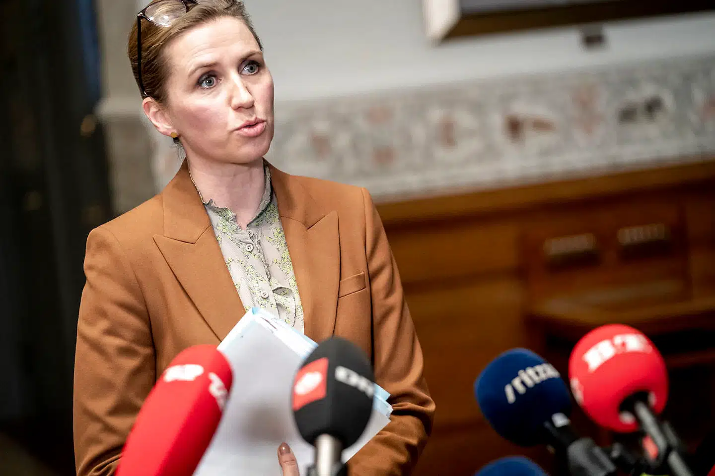 Statsminister Mette Frederiksen (S) foran pressen efter møde i Det Udenrigspolitiske Nævn i Fællessalen på Christiansborg, tirsdag 23. marts 2021.