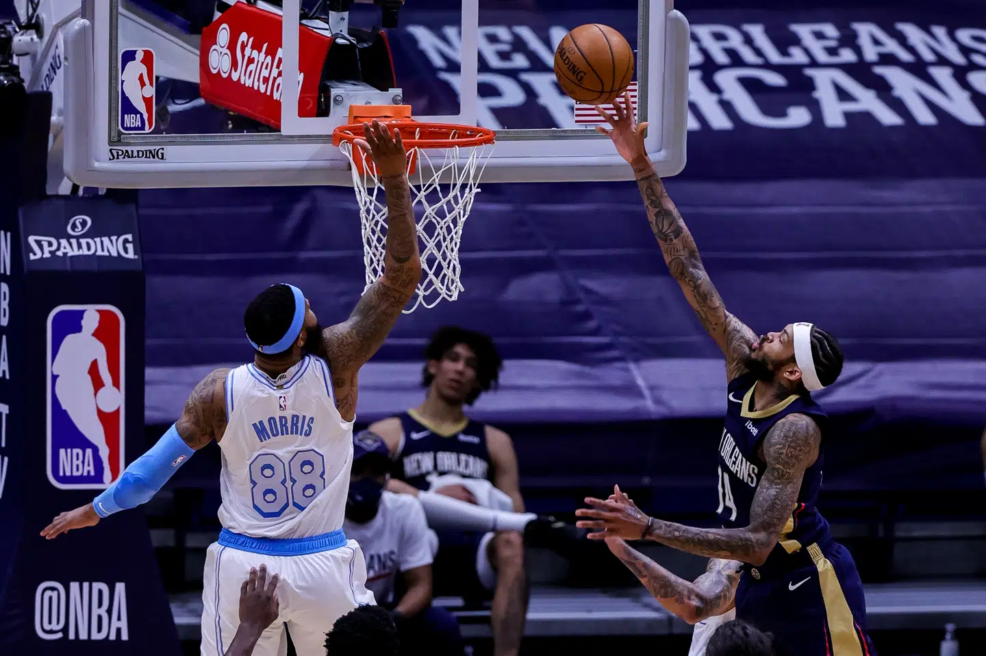 Den unge forward Brandon Ingram (til højre) lavede tirsdag 36 point for New Orleans Pelicans, da holdet slog Los Angeles Lakers 128-111 i NBA. Stephen Lew/Ritzau Scanpix
