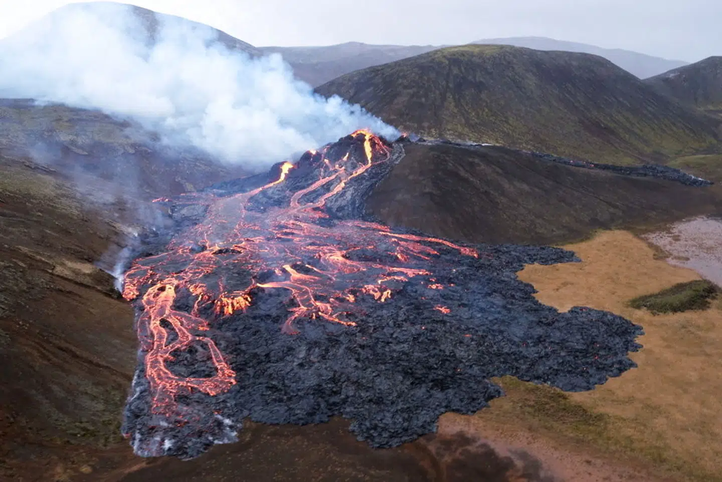 Gasserne fra vulkanudbruddet vurderes til ikke at være farlige på lang sigt, vurderer islandske meteorologer.